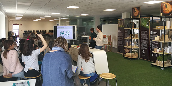 Un momento de una de las charlas